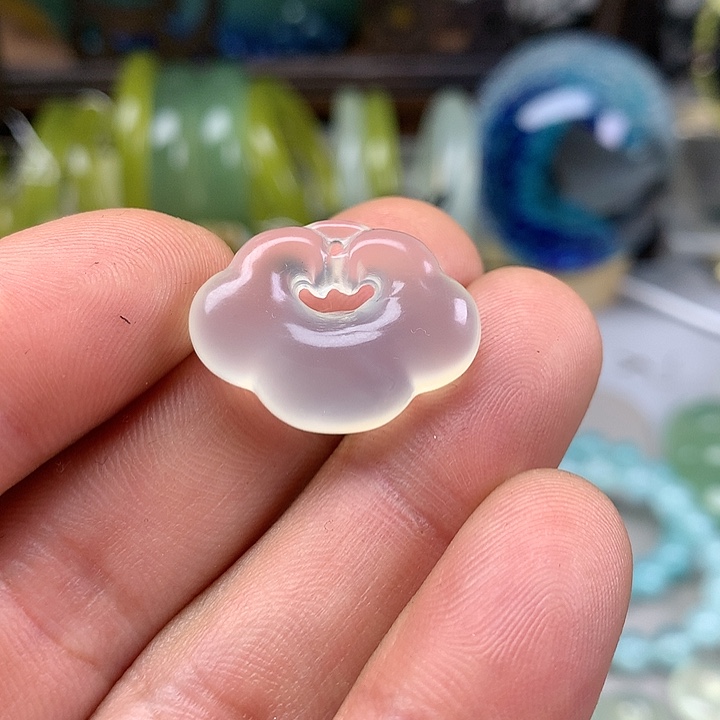 蛇纹石玉挂坠未镶嵌