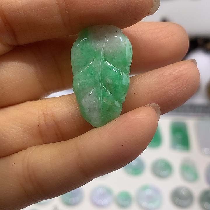 翡翠未镶嵌颈饰13