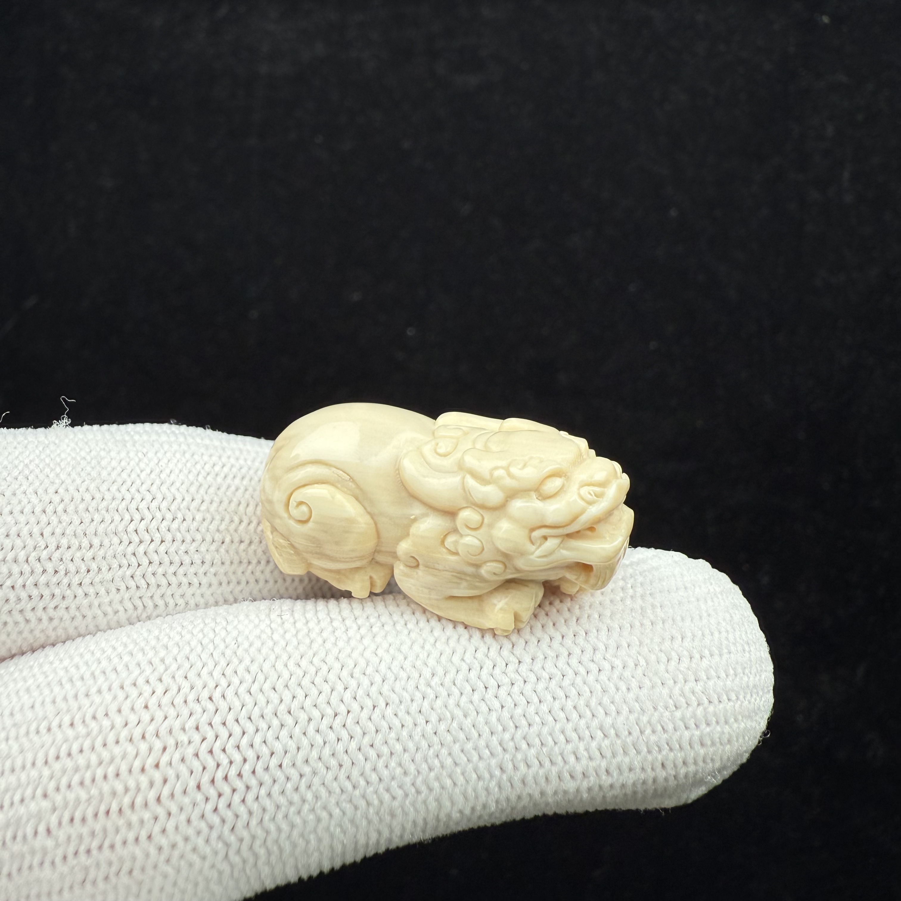 H3526天然猛犸牙 雕刻貔貅15.6*31*13mm支持复检 假一罚十