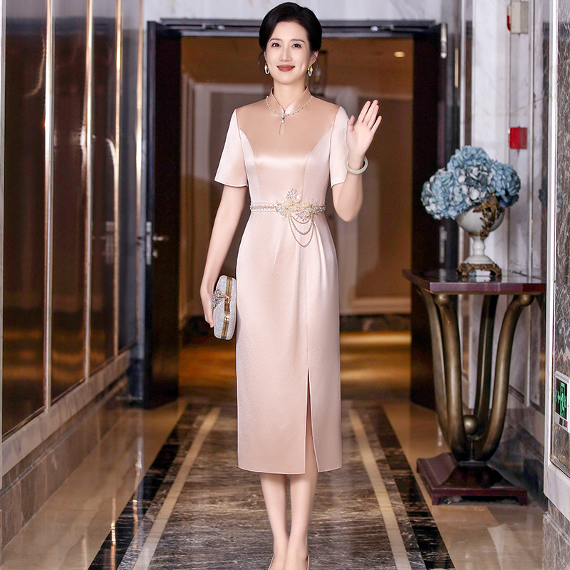 国庆节低开衩香槟色喜妈妈婚礼旗袍高端轻奢喜婆婆婚宴装2025新款