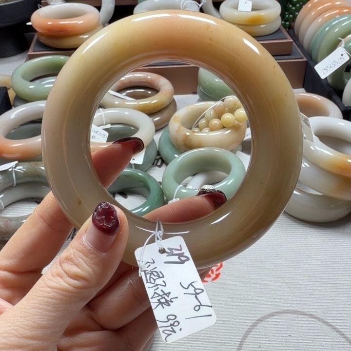 石英质玉未镶嵌手镯