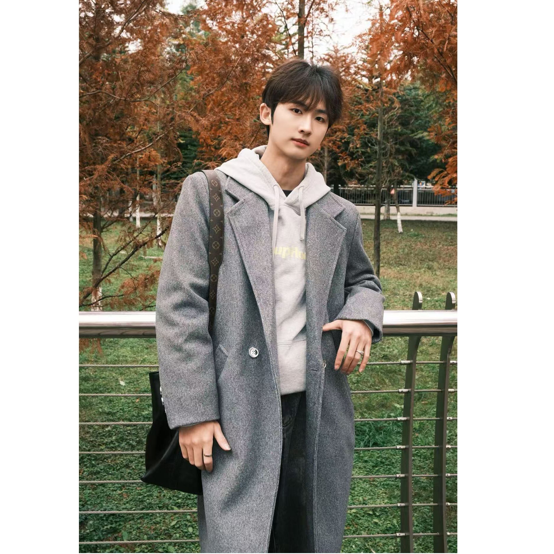 黑色中长款毛呢大衣男2025秋冬新款加棉厚外套高级感男生呢子风衣