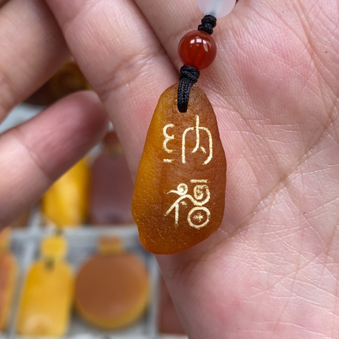 蜜蜡未镶嵌珠宝奇石