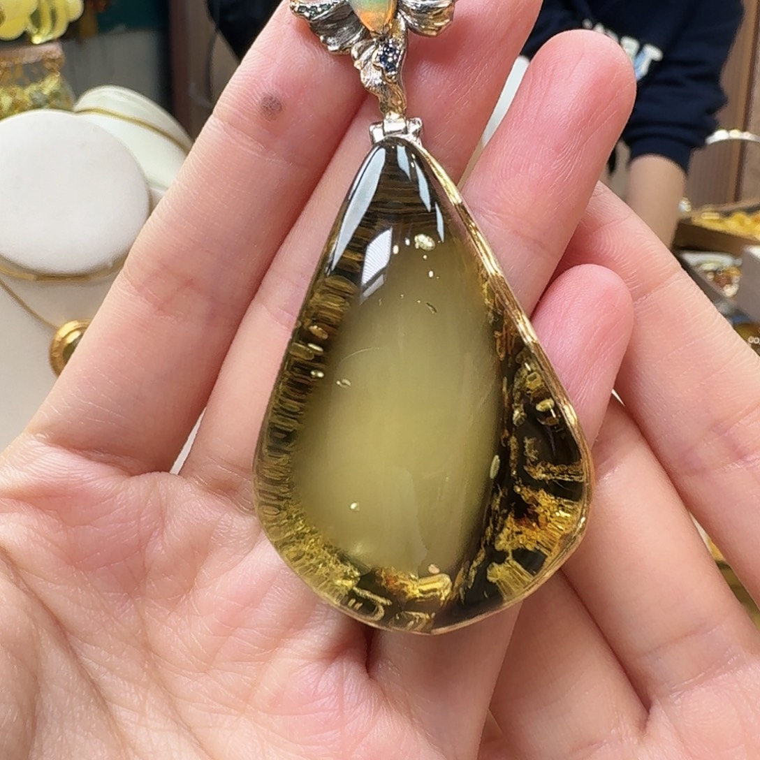 琥珀未镶嵌颈饰吊坠