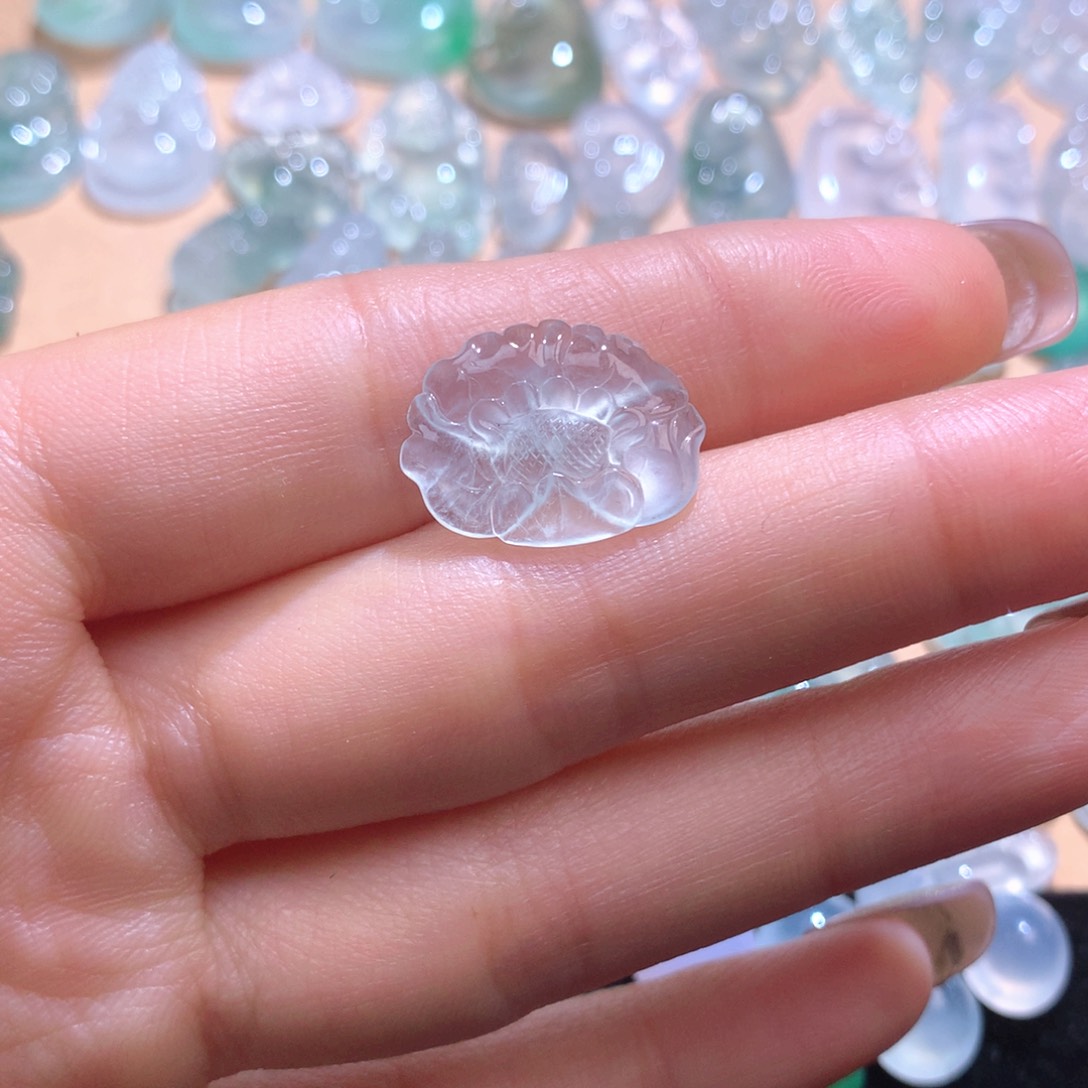 翡翠颈饰未镶嵌花