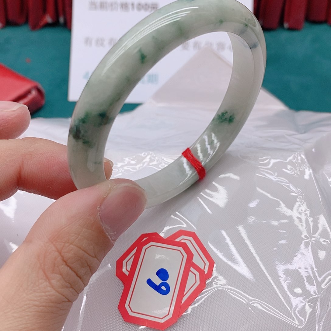 翡翠手镯未镶嵌小*?600000000