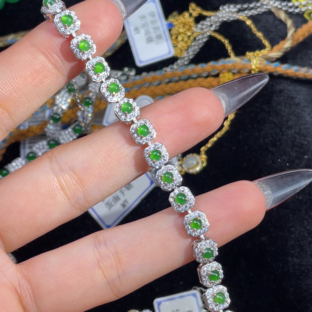 翡翠合金颈饰翡翠