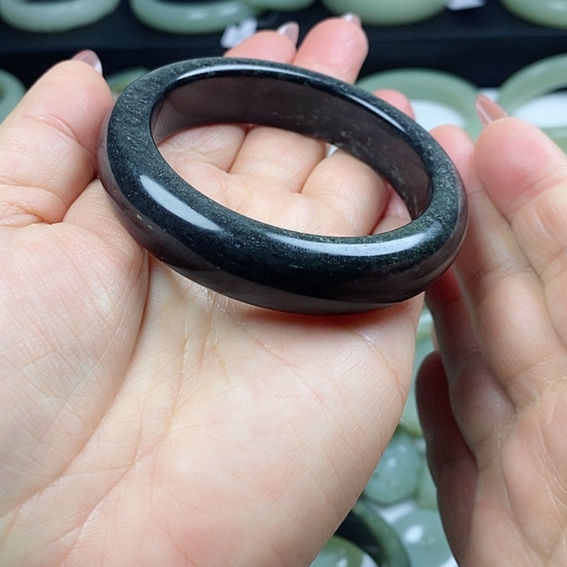 【闪购商品】和田玉手镯未镶嵌兔**妮