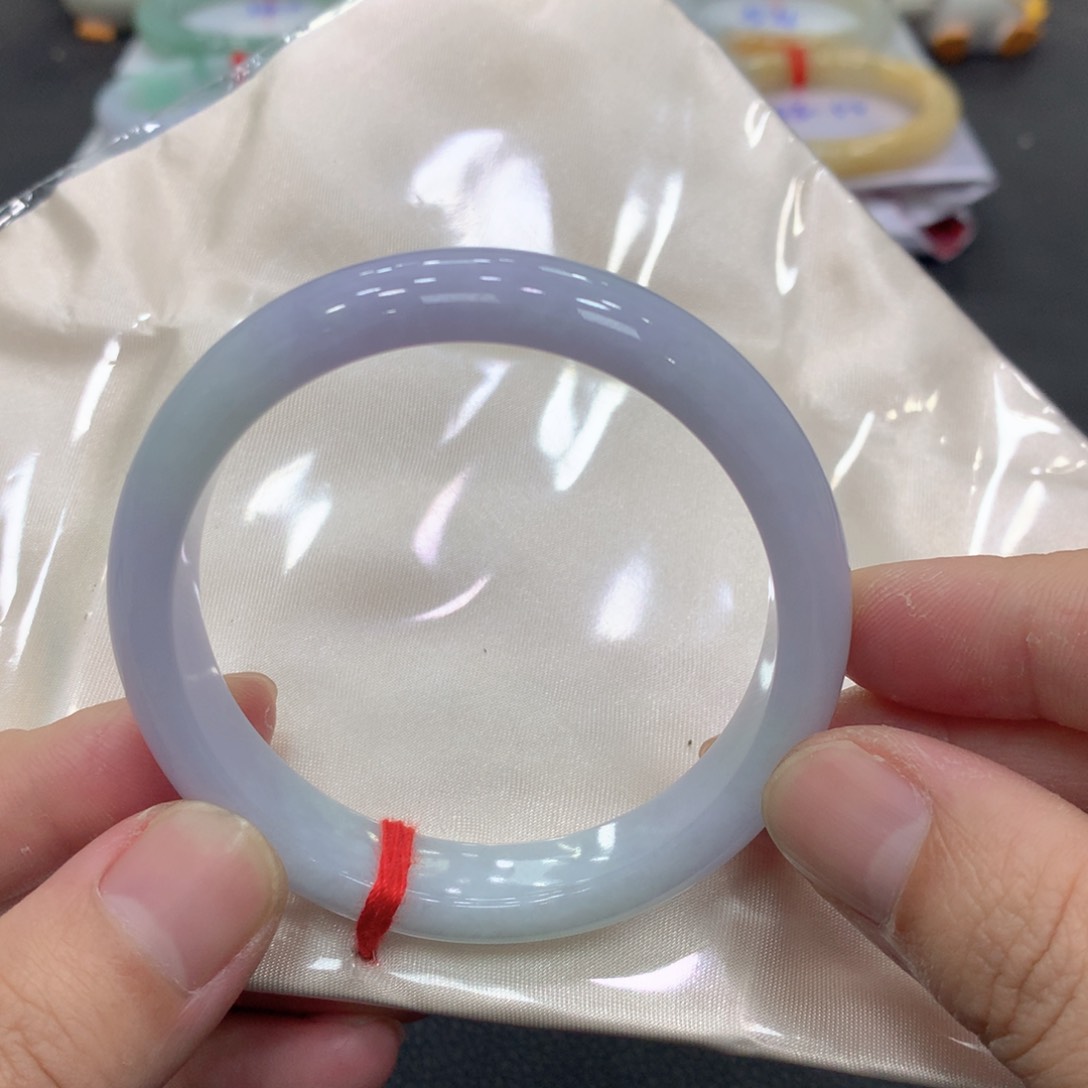 翡翠手镯未镶嵌翡翠