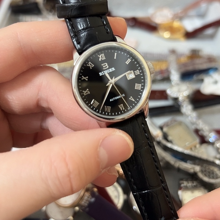 叶***了钢牛皮（革）钢石英机芯