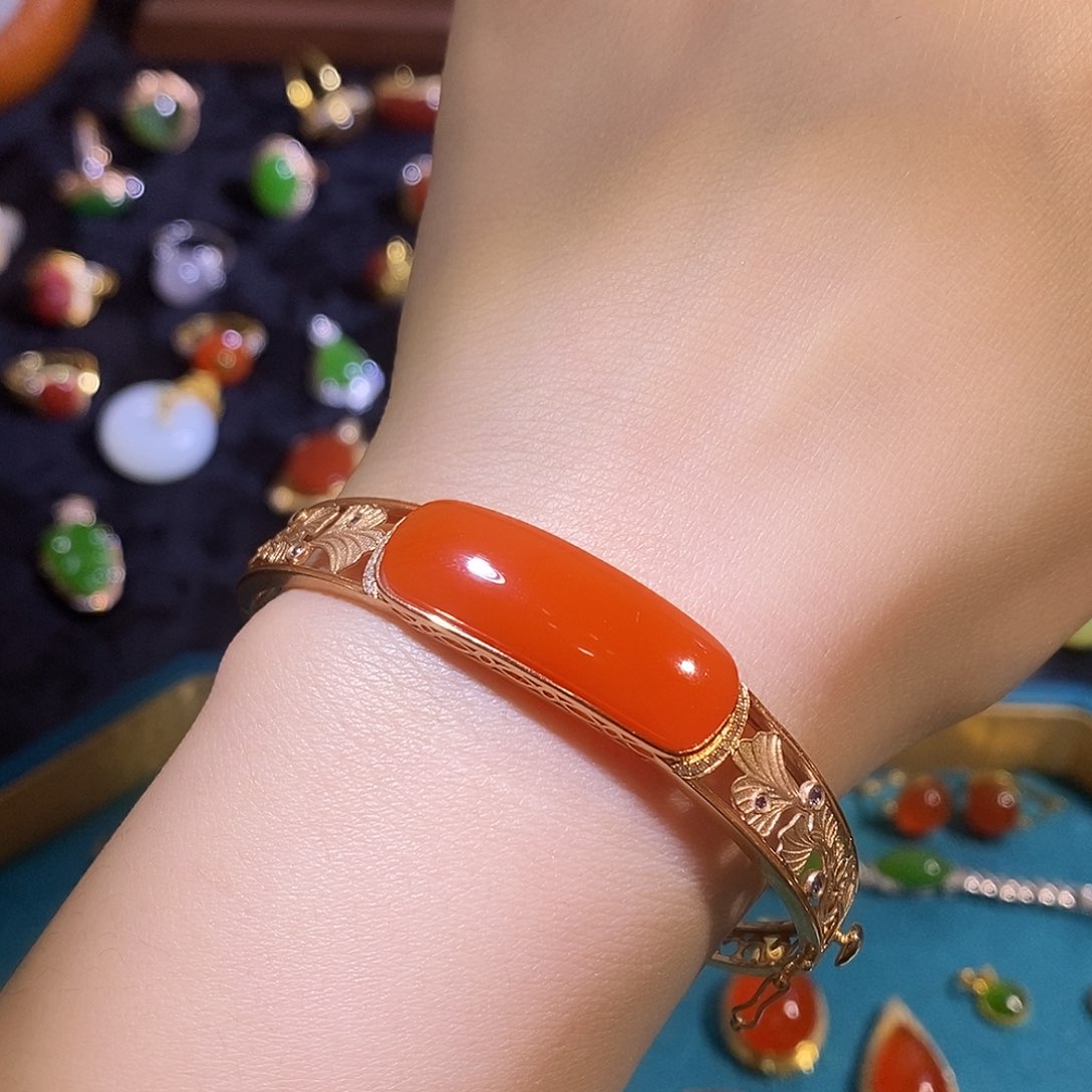 南红玛瑙手镯18K金镶嵌