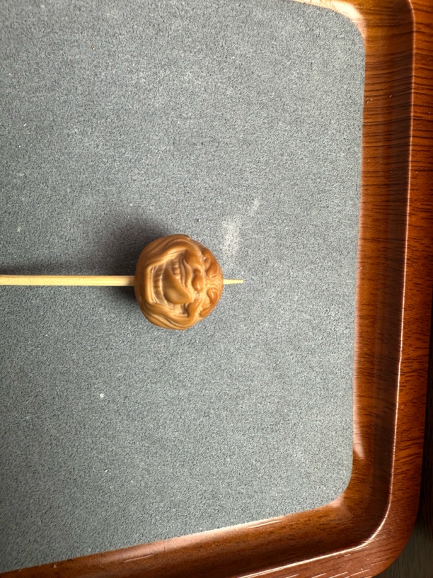 猴头核桃雕刻舔僧