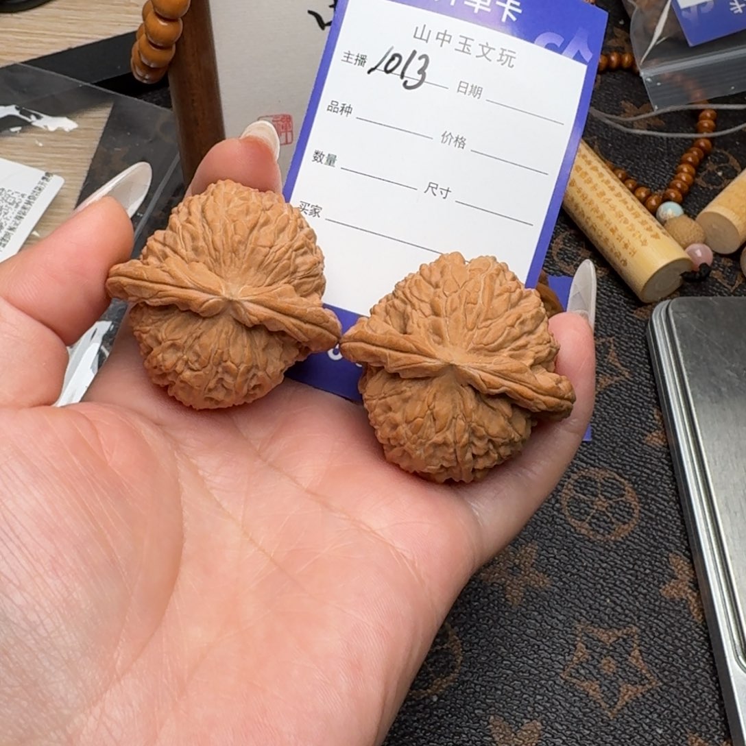 好***~文玩核桃把件43白狮子1013