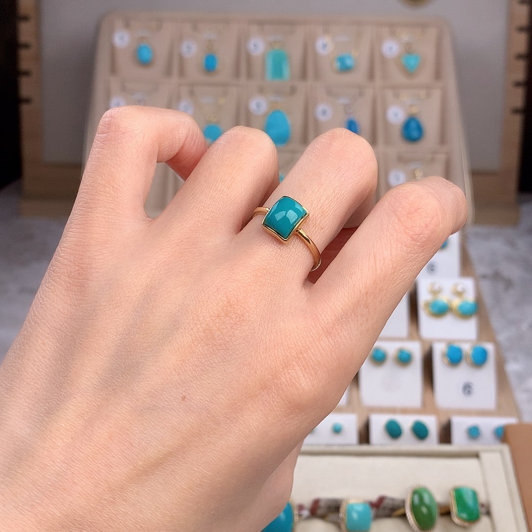 绿松石戒指18K金镶嵌