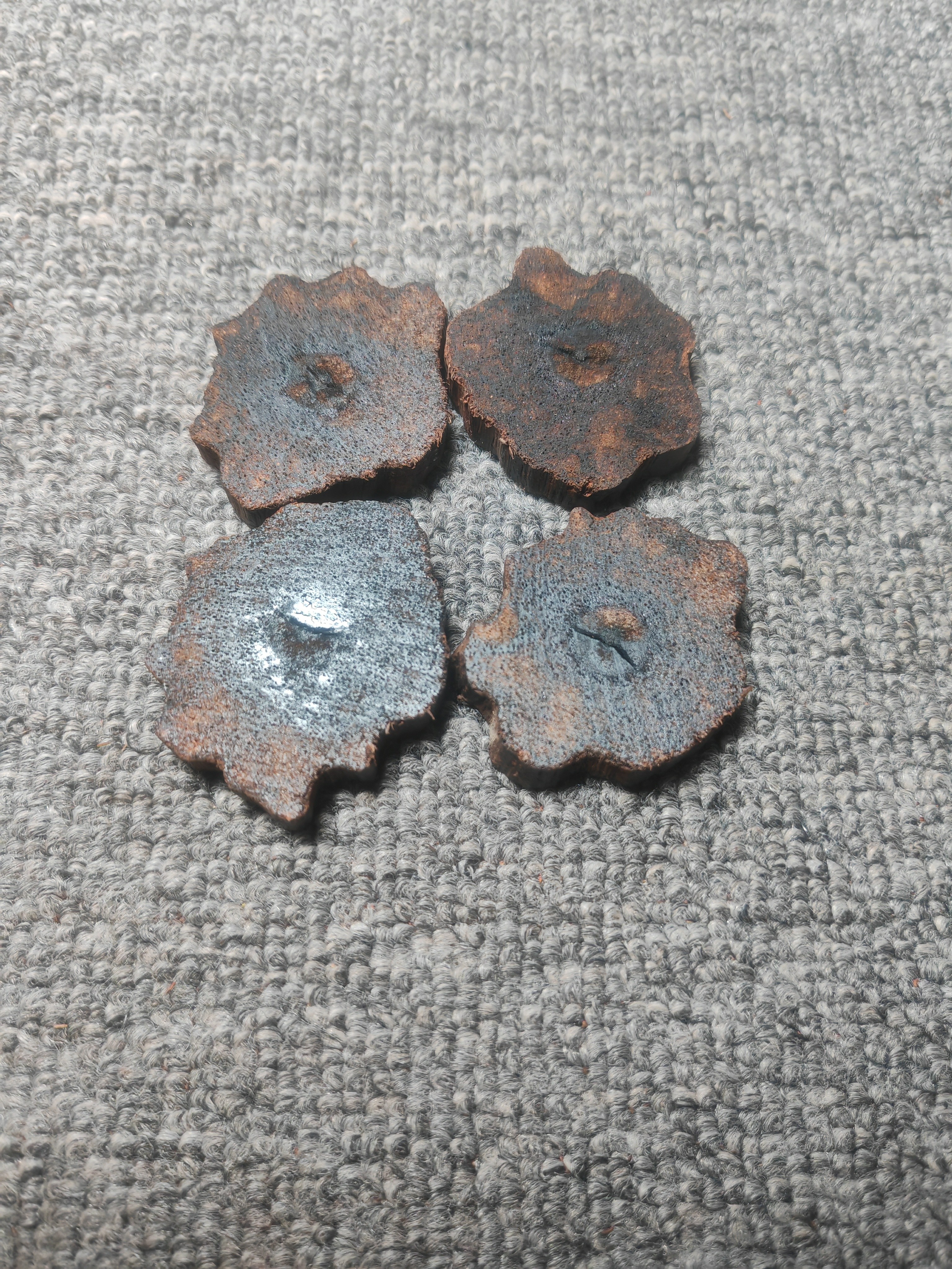 降真香随型无事牌发其一