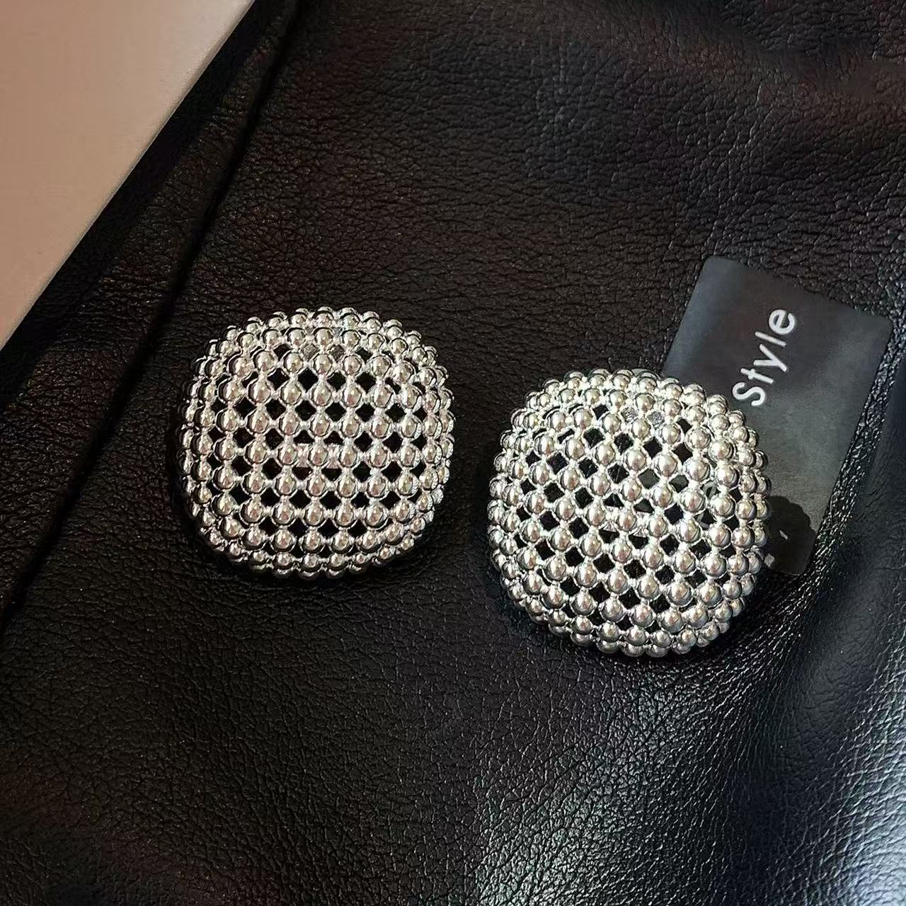 铜合金耳饰 港风女孩~设计感镂空网格金属风方形个性耳环 S68