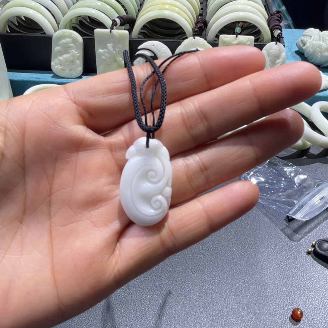 蓝田玉（蛇纹石化大理石玉）颈饰未镶嵌初*～