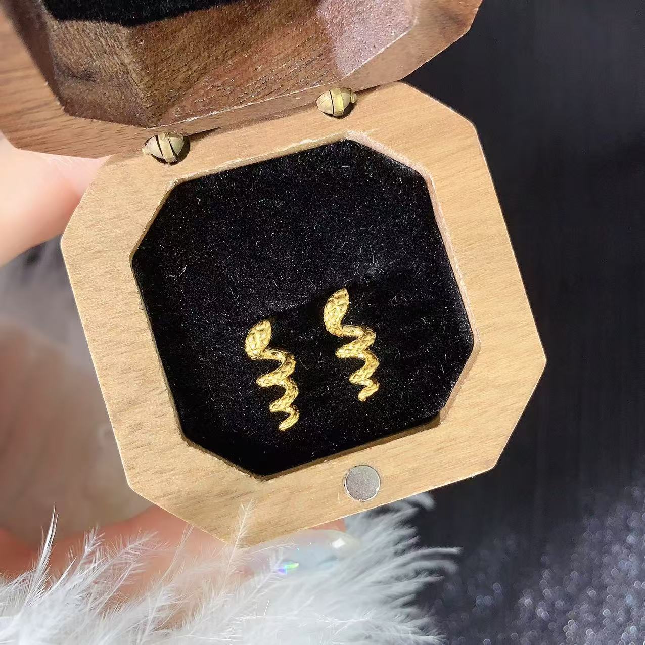 【伟新源】足金999 5G工艺 卷卷蛇弯钩2.56克