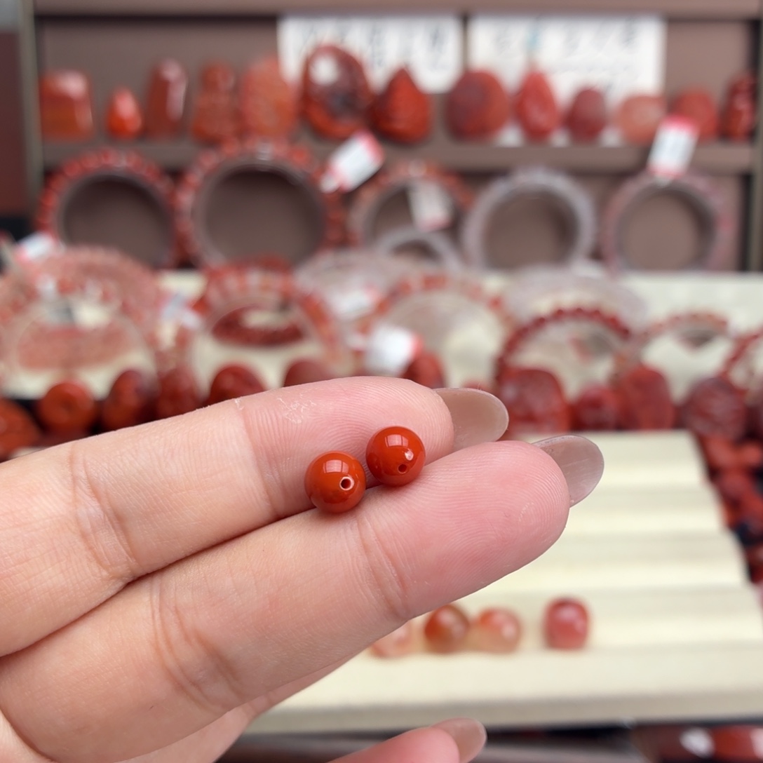 团***跟南红玛瑙未镶嵌颈饰6咪➕单珠一对