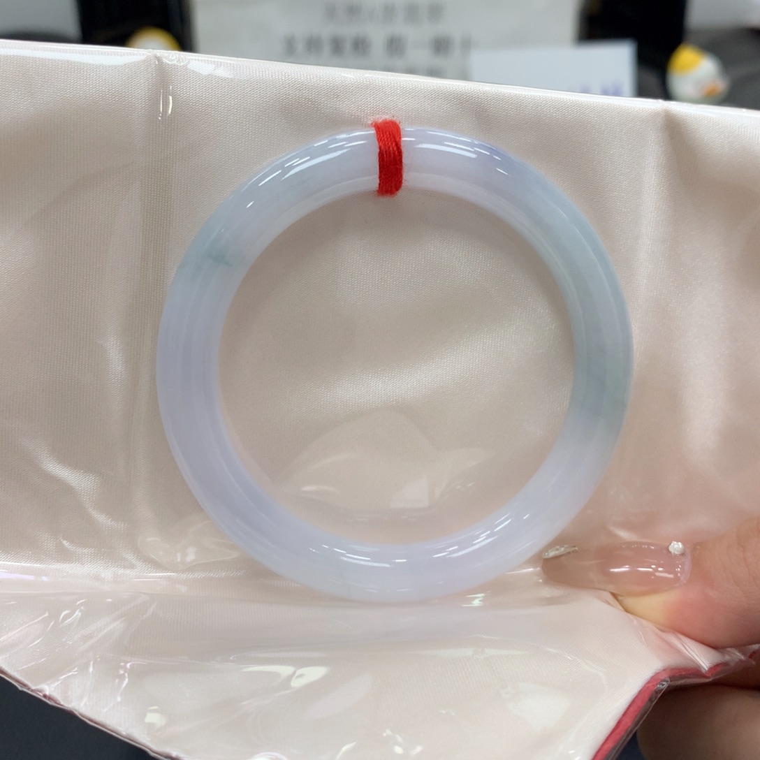 翡翠手镯未镶嵌翡翠手镯