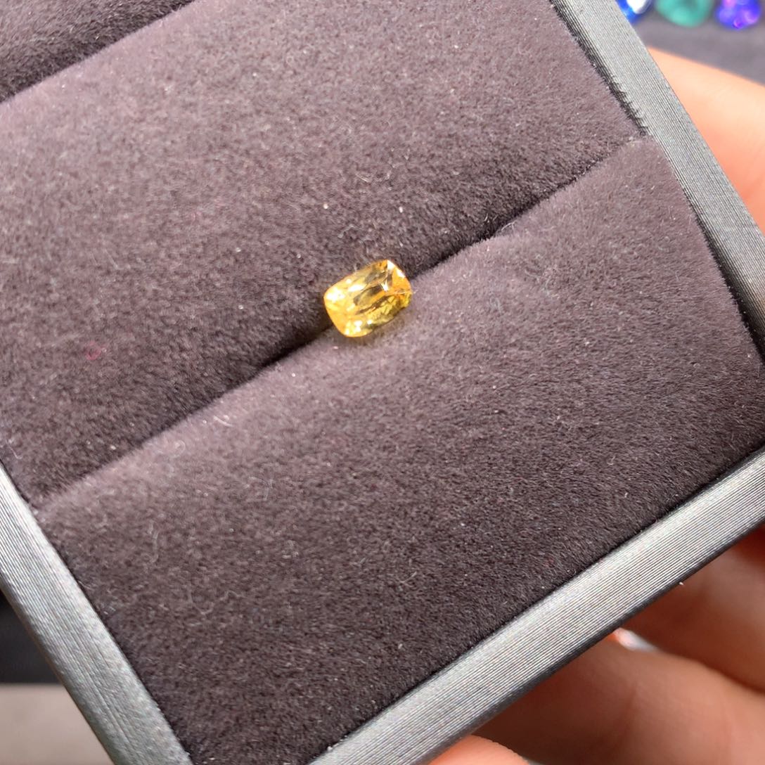 蓝宝石裸石未镶嵌1.01克拉金丝雀蓝宝石