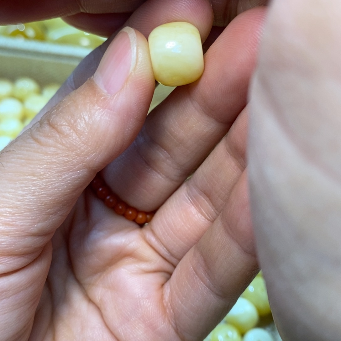 裸石琥珀未镶嵌原矿蜜蜡配珠