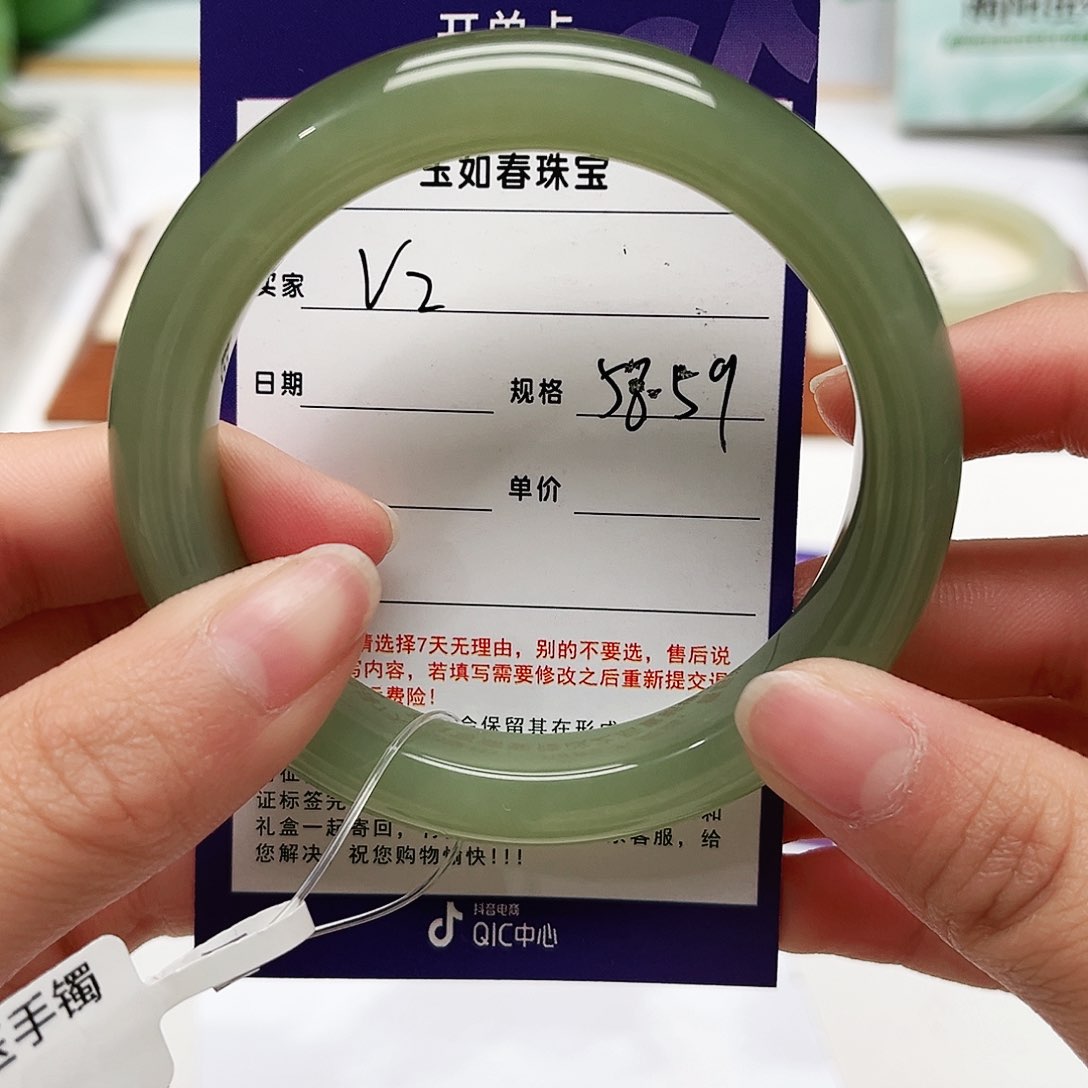 和田玉手镯未镶嵌