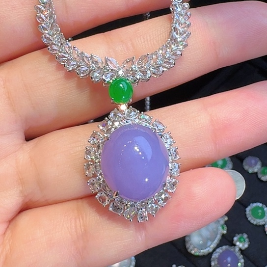 颈饰18K金镶嵌翡翠