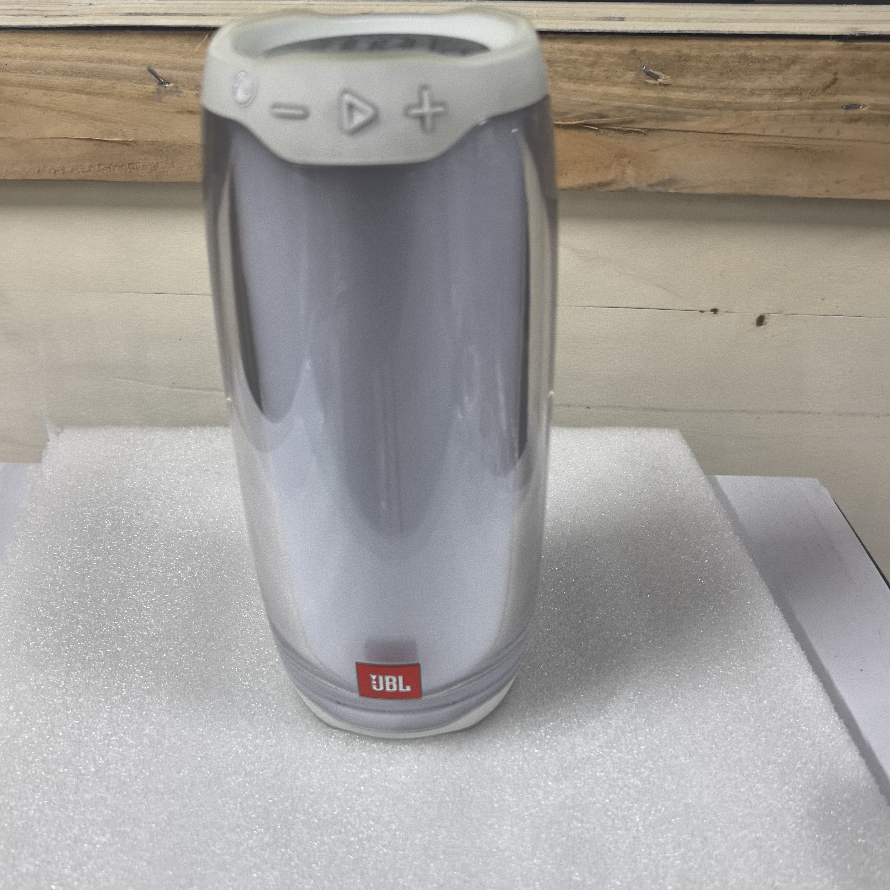 95新 JBL JBL脉动4白色蓝牙音响带包装353号