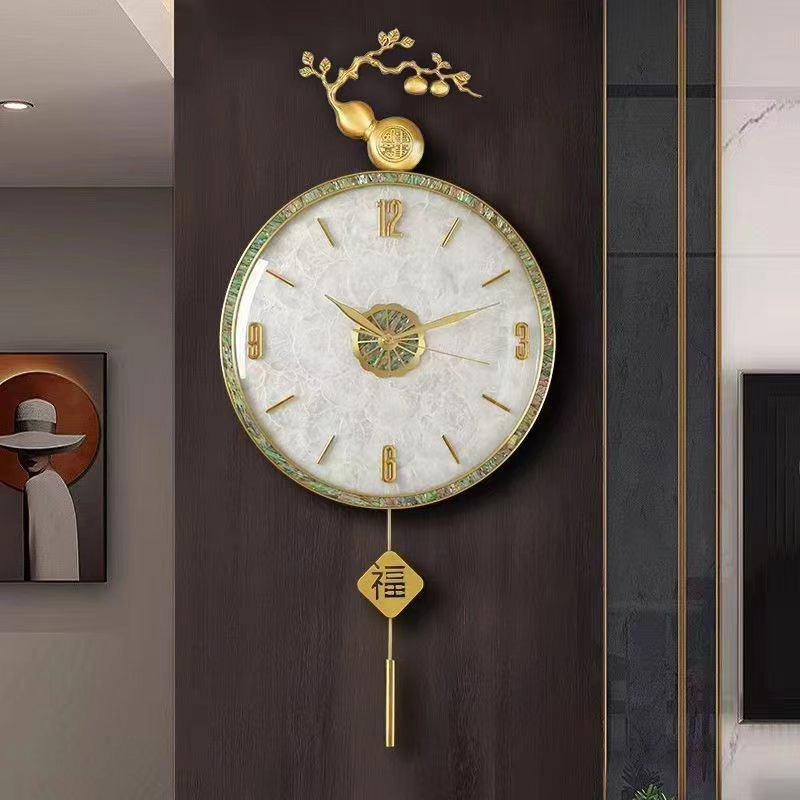 2025黄铜贝壳客厅挂钟旺风水网红餐厅装饰静音时钟挂墙客厅钟表高