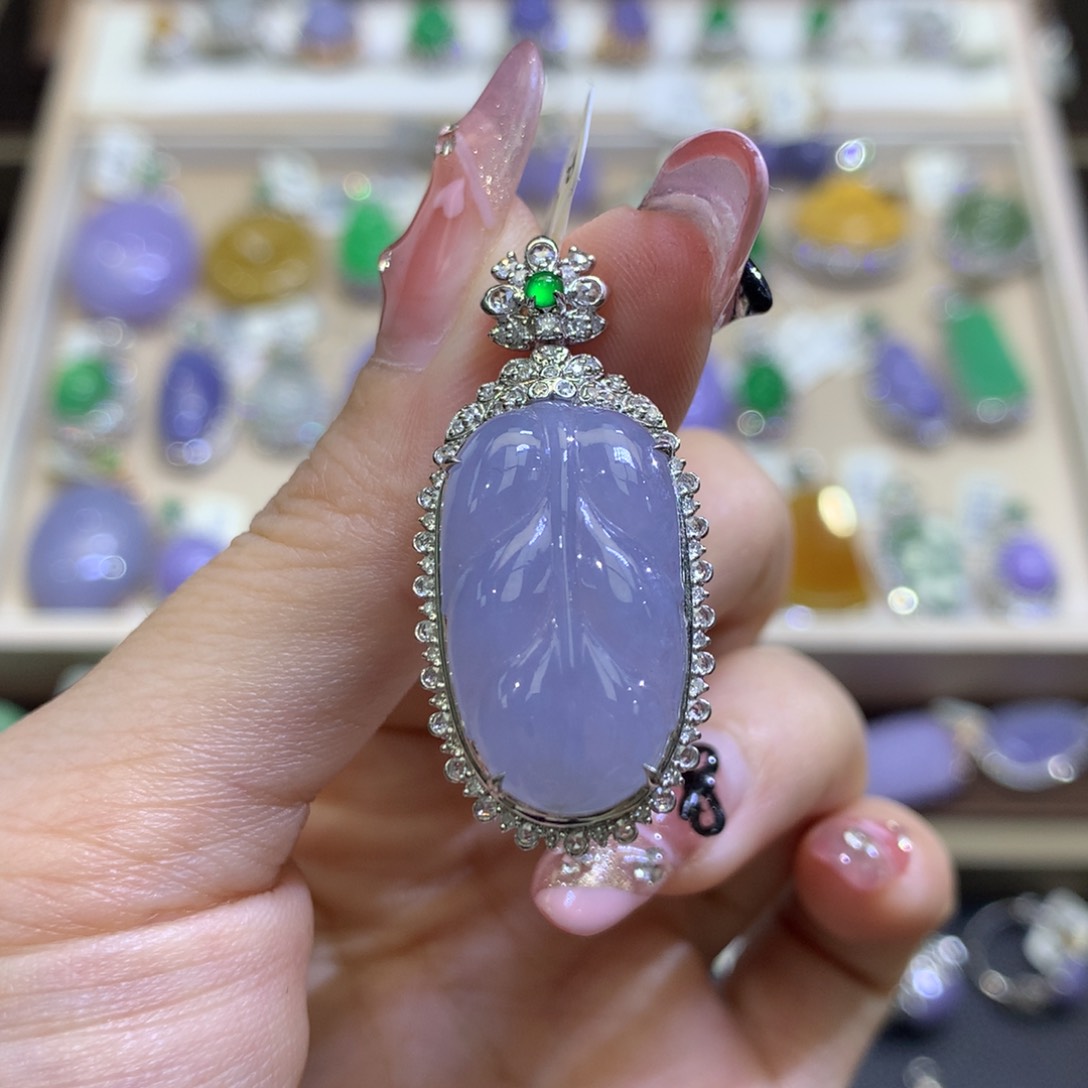 翡翠颈饰18K金镶嵌翡翠