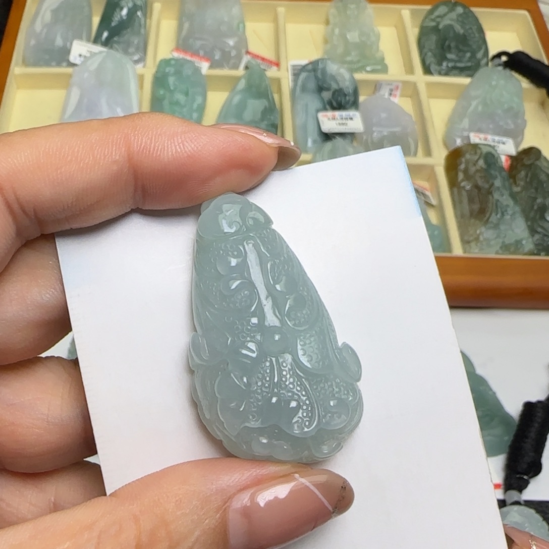 星***辰翡翠未镶嵌颈饰  