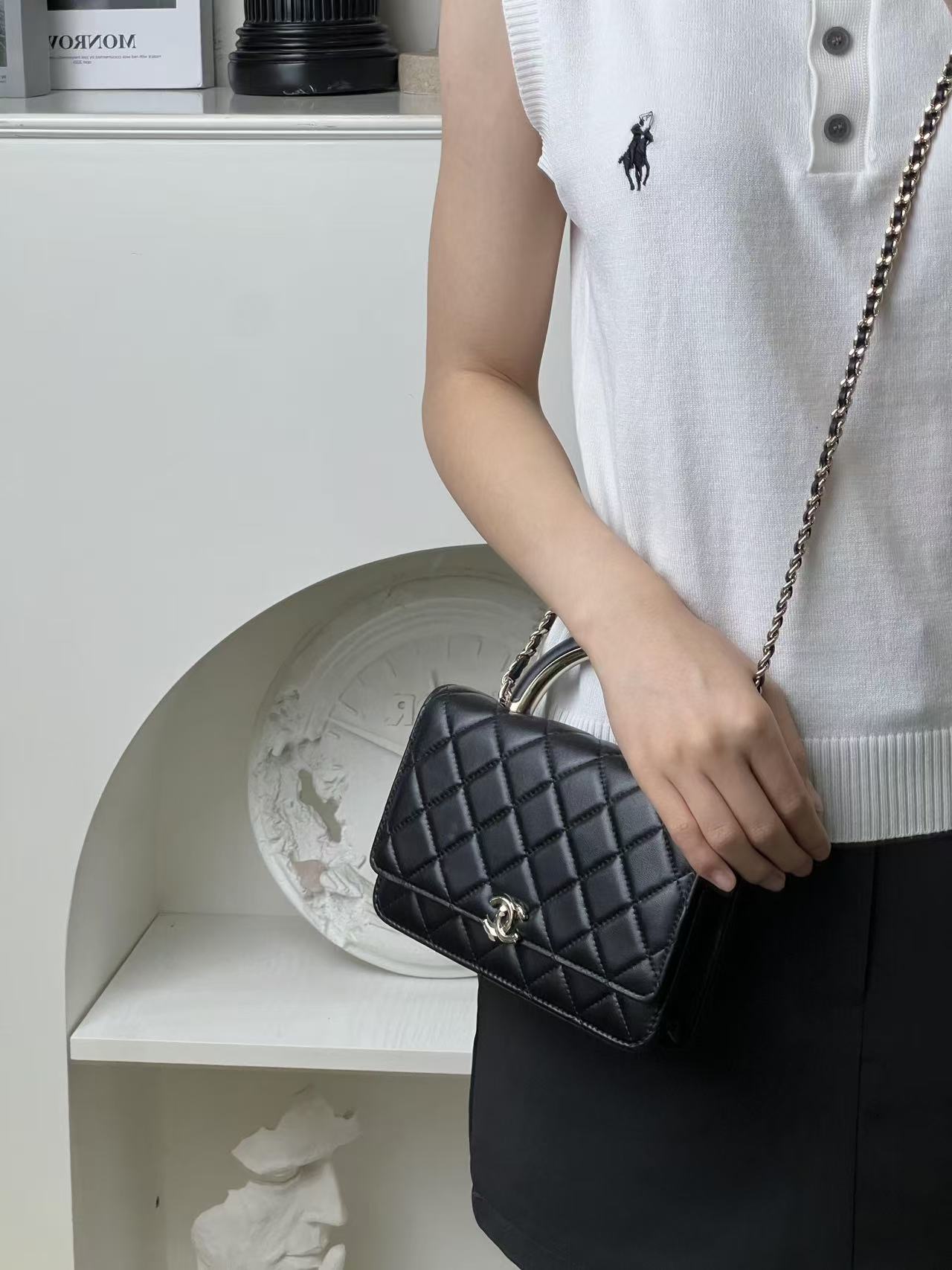99新 Chanel/香奈儿 手柄woc黑金羊金扣单肩斜挎包/甄选