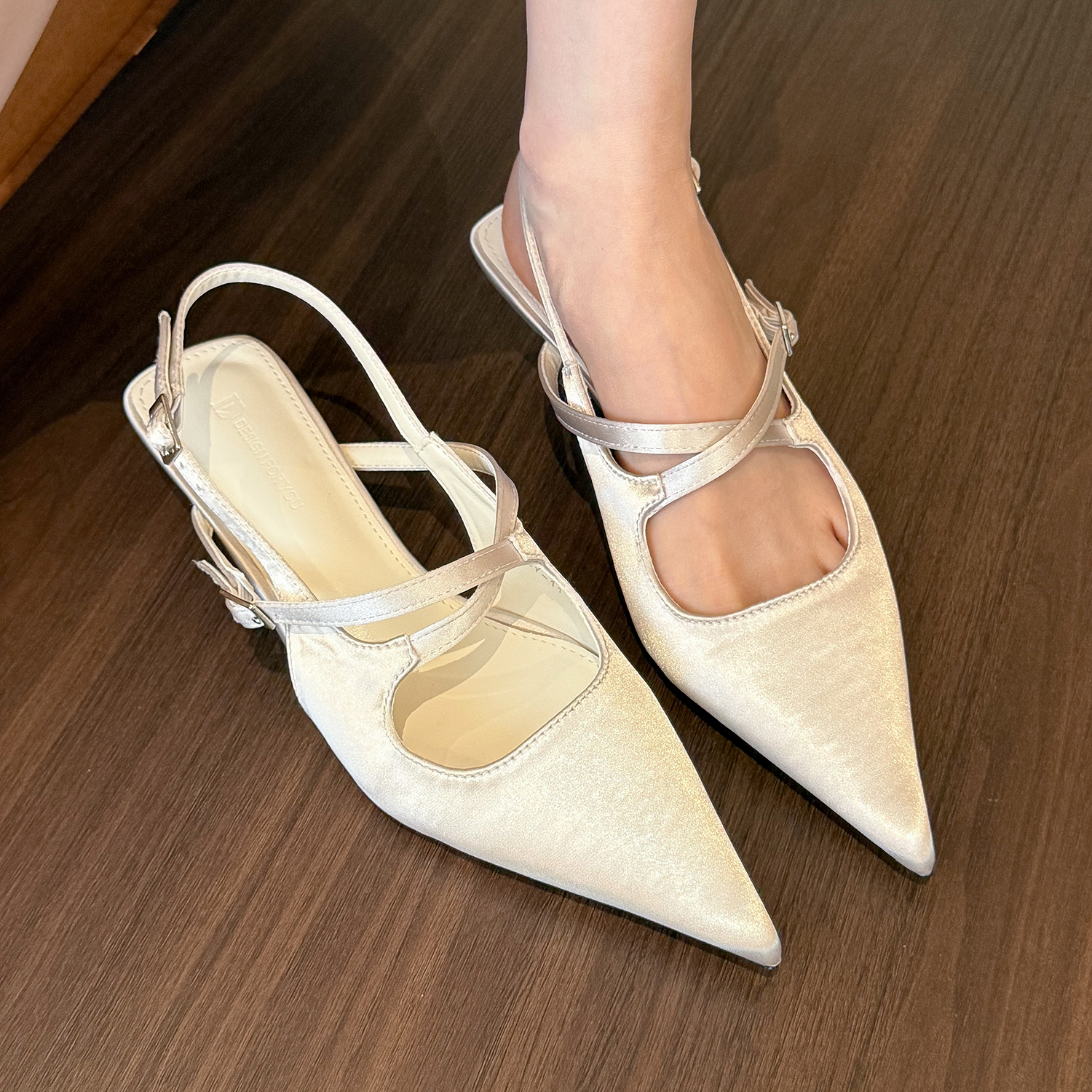 elingstudio 爱惨了！白月光尖头后空凉鞋女春夏绸缎玛浅口丽珍鞋