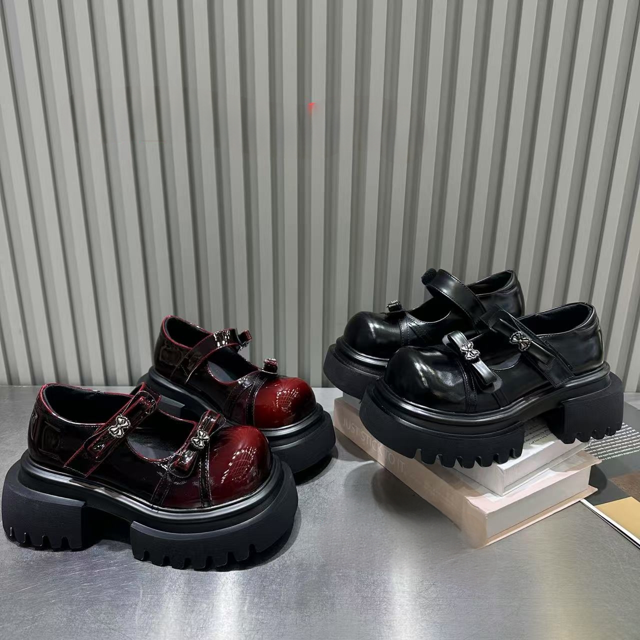 LL高跟休闲风低跟夏季防滑粗跟单鞋圆头黑色漆皮春季复古厚底