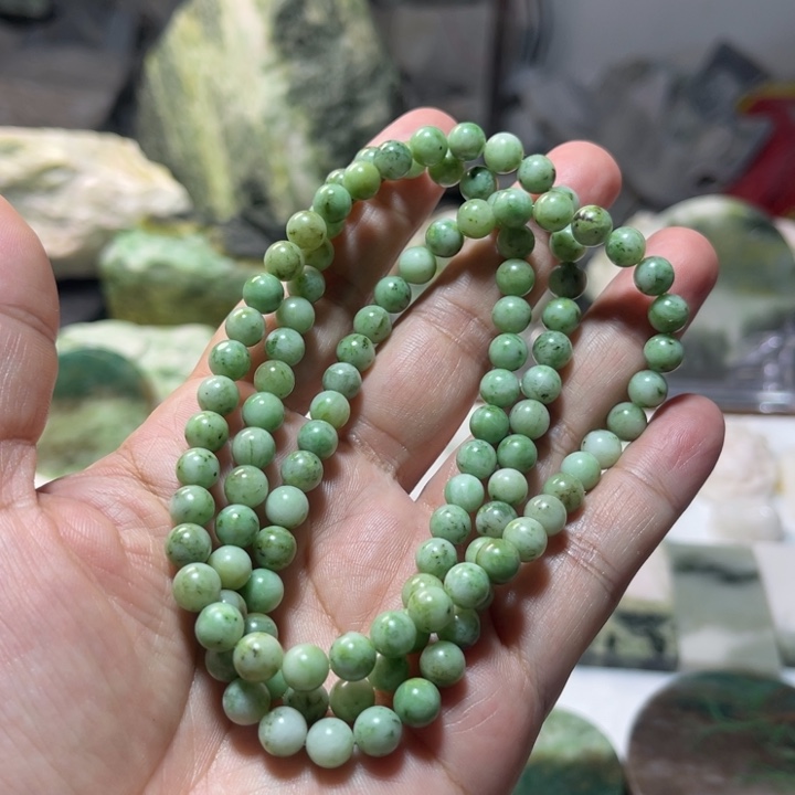 独山玉未镶嵌颈饰