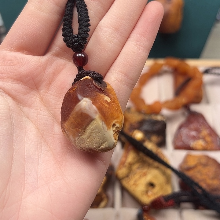 琥珀珠宝奇石未镶嵌