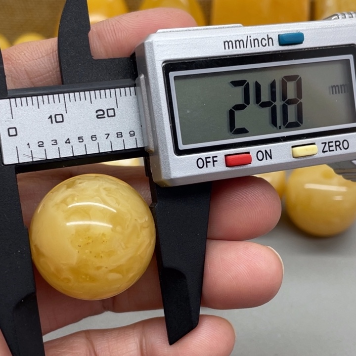 琥珀裸石未镶嵌蜜蜡瑕疵