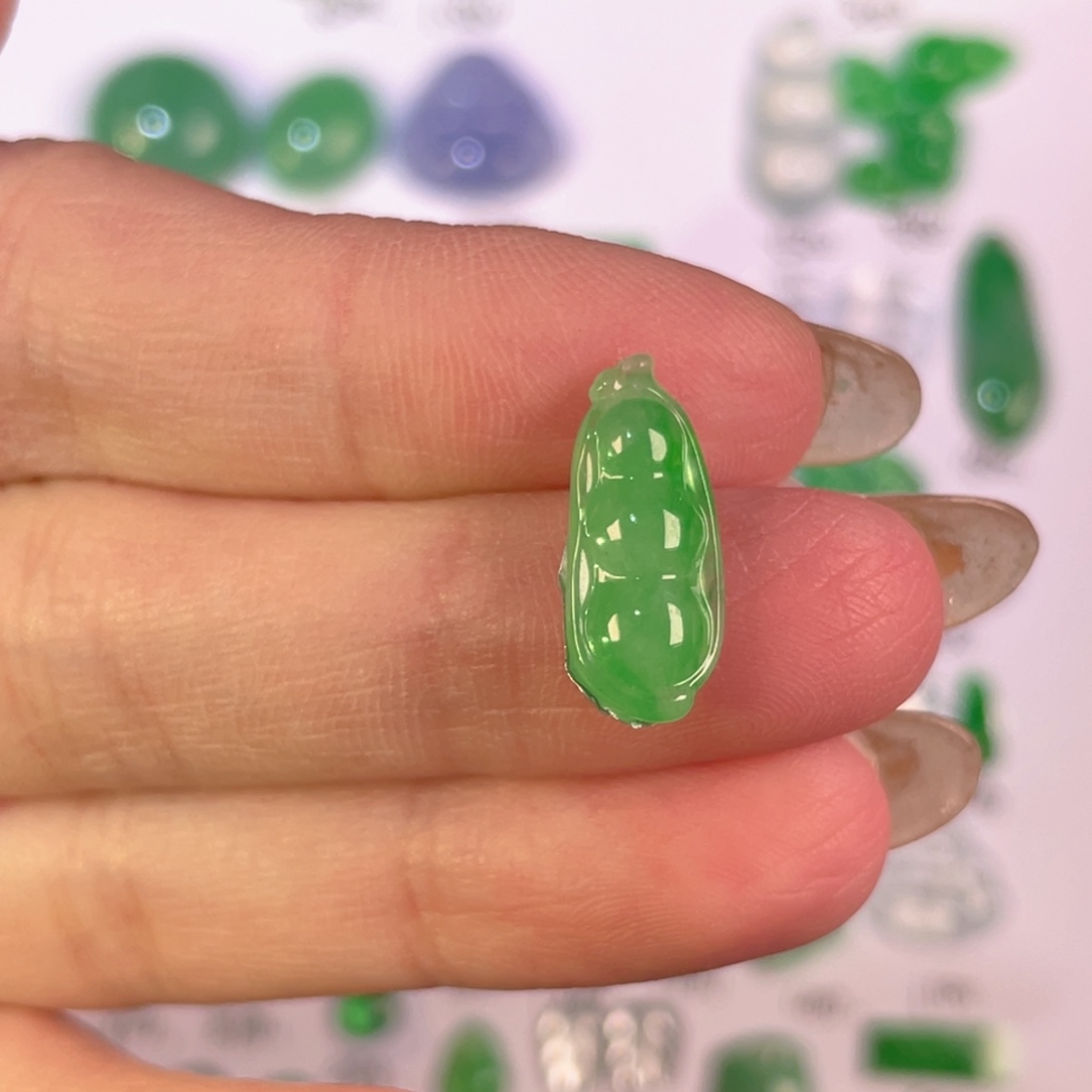 翡翠未镶嵌颈饰裸石