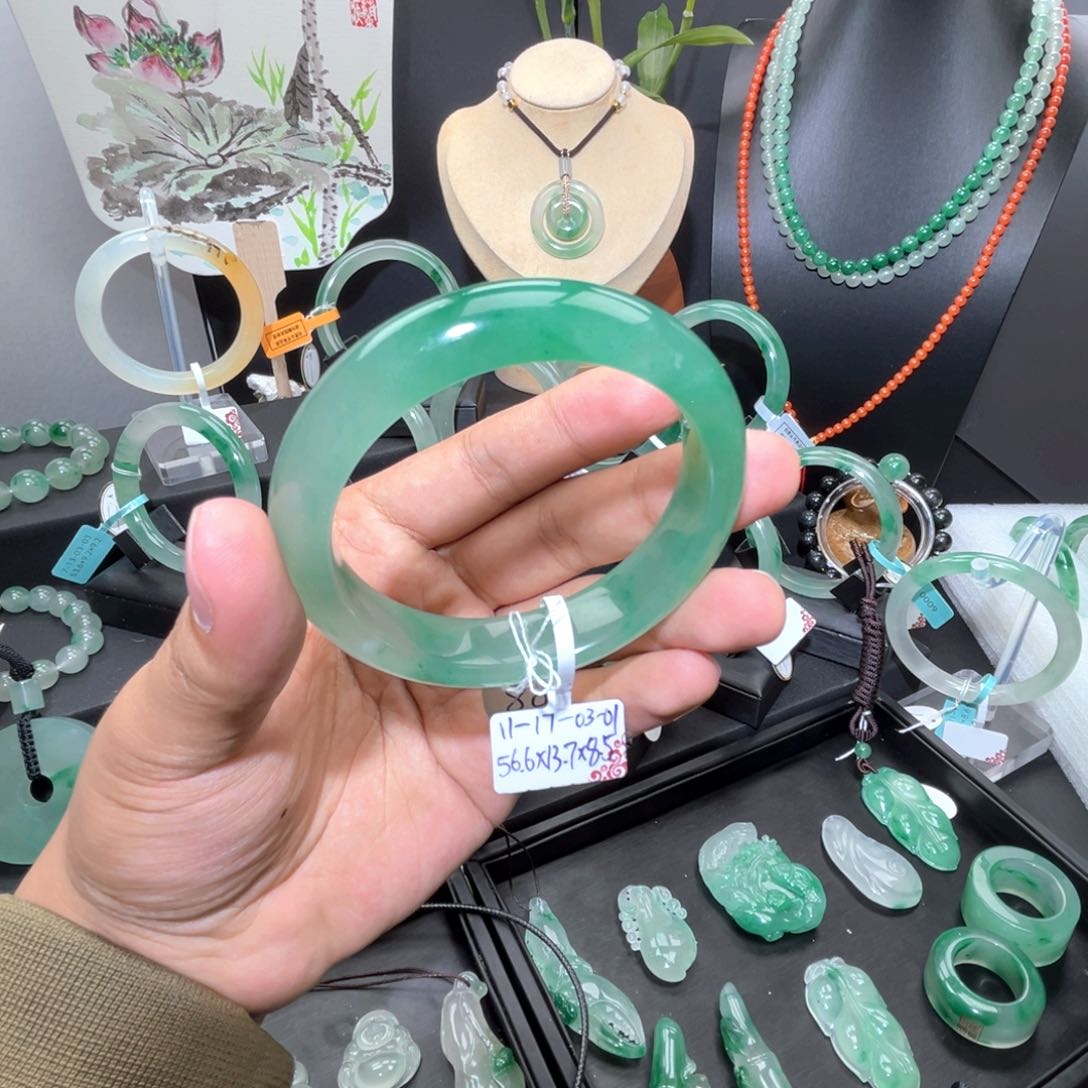 未镶嵌手镯石英质玉（非洲翠）