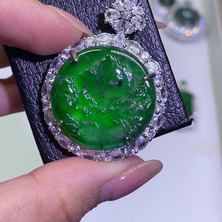 翡翠未镶嵌颈饰02