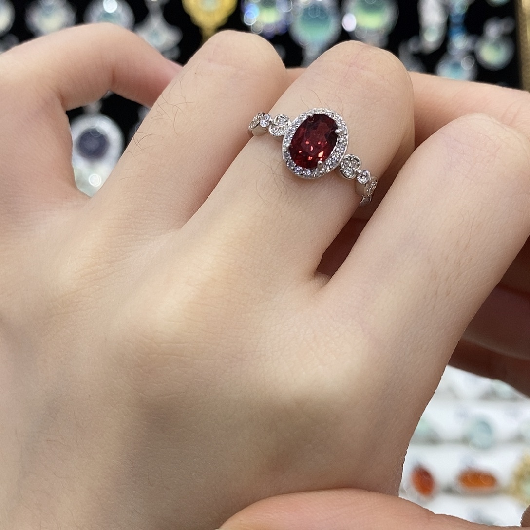 银S925镶嵌石榴石戒指