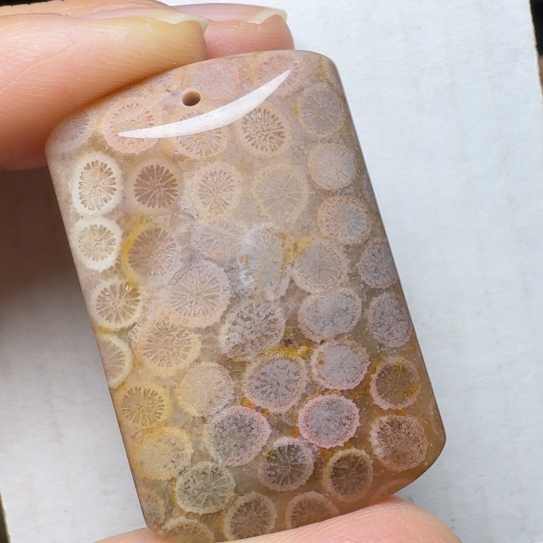 硅化玉彩彩的满花，可盘未镶嵌