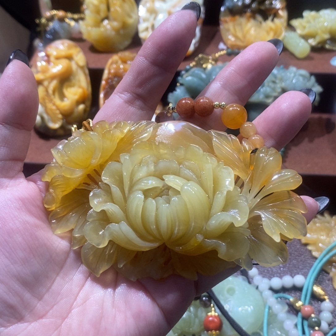 蛇纹石玉未镶嵌颈饰