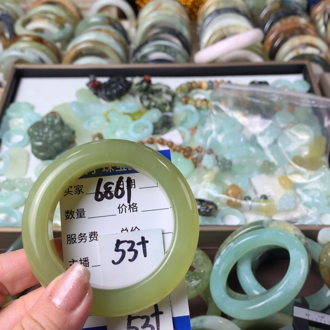 蛇纹石玉手镯未镶嵌6861