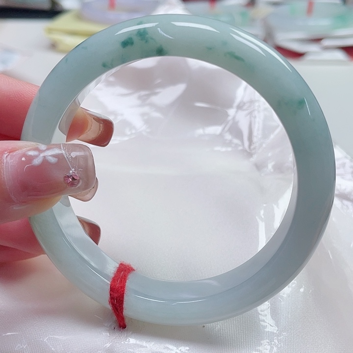 翡翠手镯未镶嵌缅甸