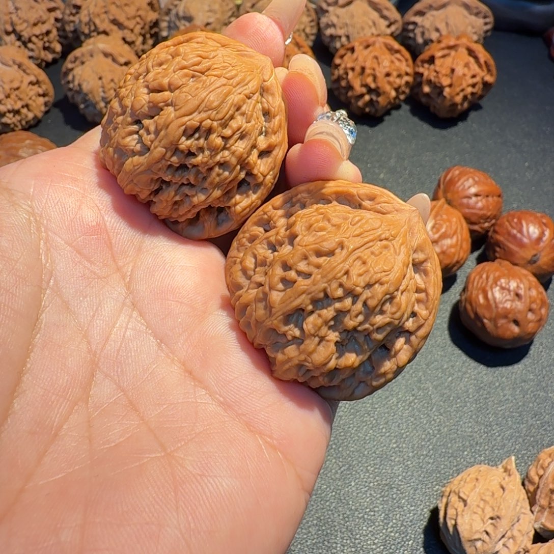 ****心文玩核桃吊坠红宝石