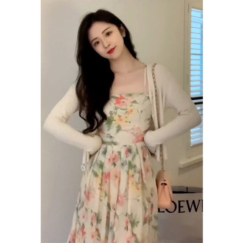 QLC0077704茶歇法式高级感温柔风气质油画碎花吊带连衣裙子女夏季