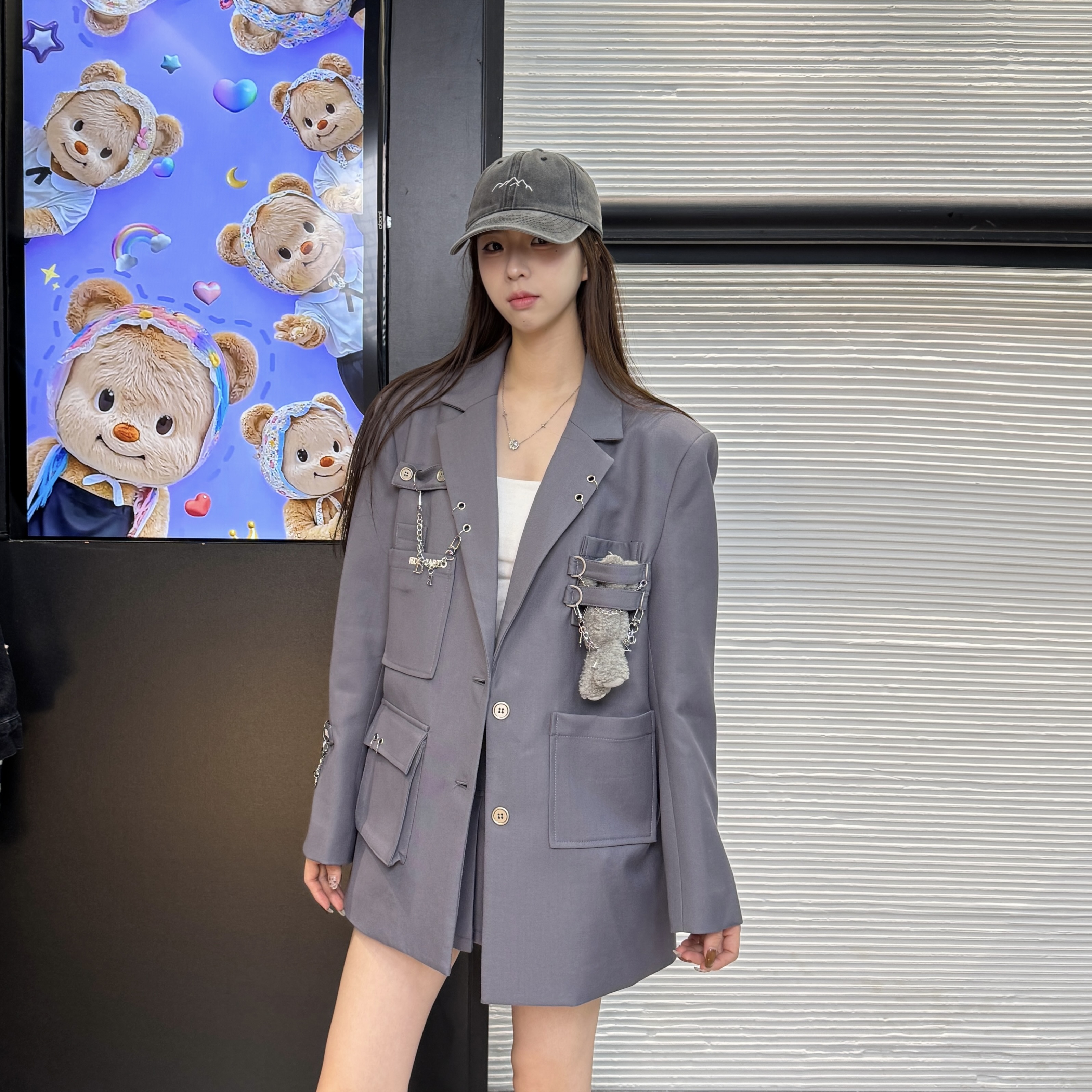 【华冠丽服】设计感休闲阔版带垫肩长袖带链条宽松西装外套（000）