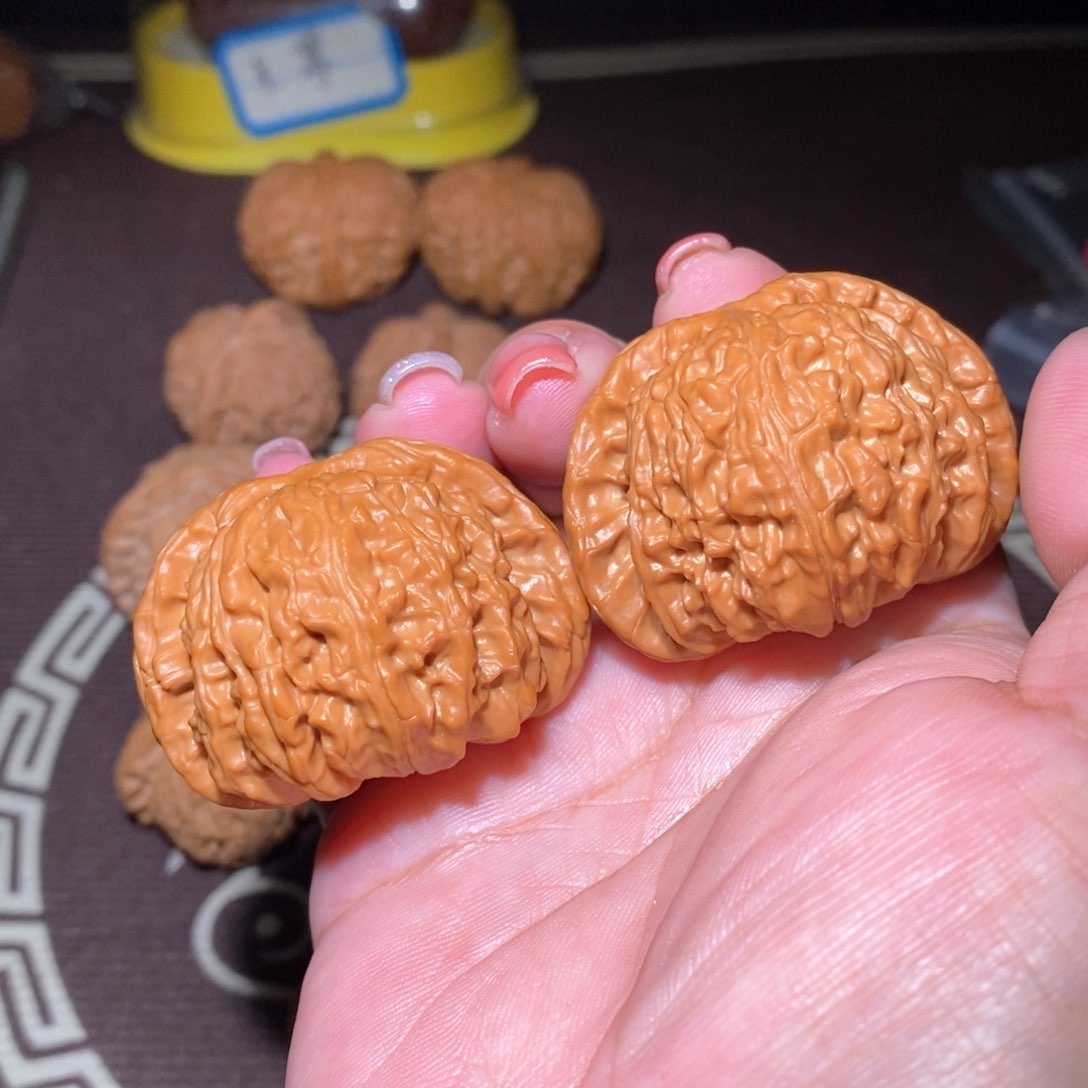 文玩核桃把件卡姿兰白